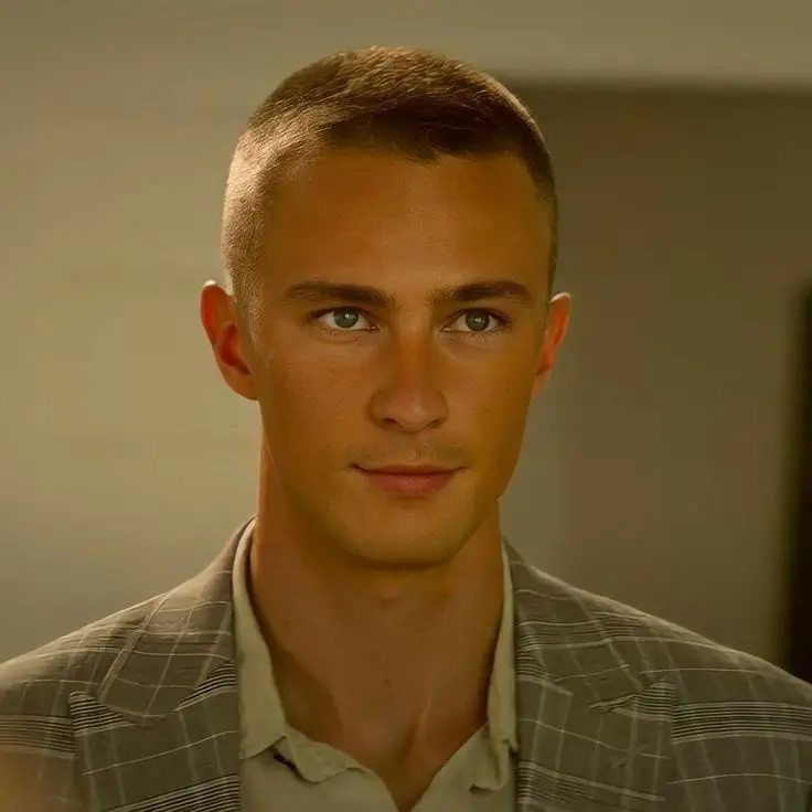 Rafe Cameron Buzz Cut (Outer Banks):